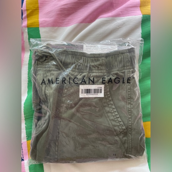 BNWT AE Next Level High-Waisted
Jegging Jogger in Olive - Picture 13 of 16